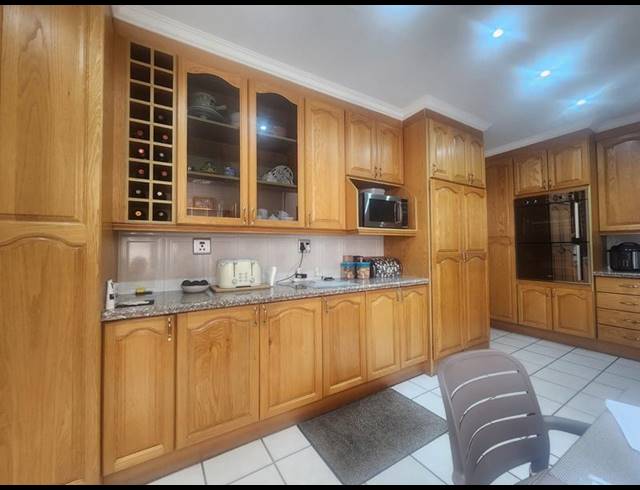 4 BEDROOM TOWNHOUSE FOR SALE IN NEW REDRUTH